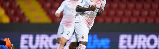 Kaiyun Sports-开云体育-米兰命硬！红牌点球被围殴无所谓，榜首体验卡收回！