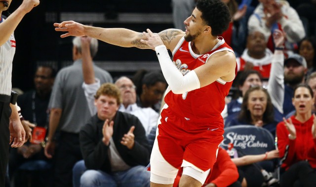 开云体育网页版入口-NBA彩经：灰熊拿下勇士 火箭轻取国王 骑士击溃雄鹿