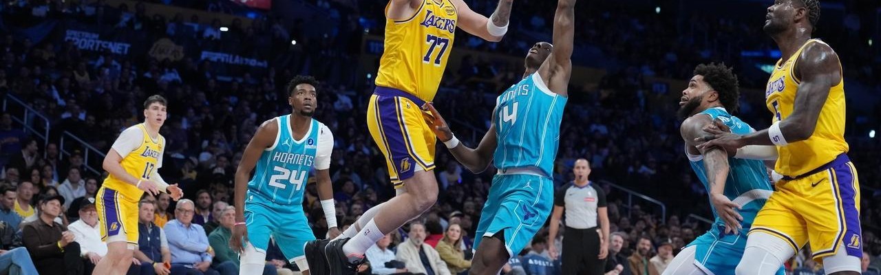 开云体育官方网址-爆大冷！湖人117-135输黄蜂，东契奇空砍39分，詹姆斯空创NBA纪录