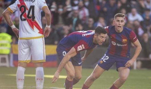 开云体育官方网址-德容回归巴萨状态回升，但反遭逼平，哈维有苦难言