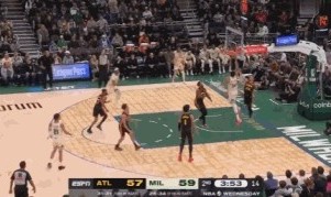 开云体育网页版入口-根本拦不住！字母哥突破举火烧天单臂劈扣继续得分