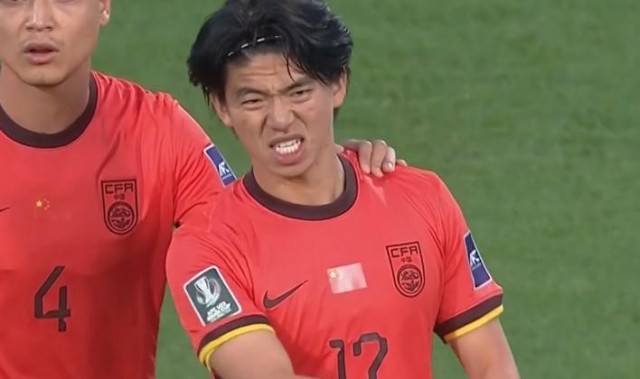 开云体育官方网-U23国足防线多人有伤在身，后卫鲍世蒙开场不久伤退