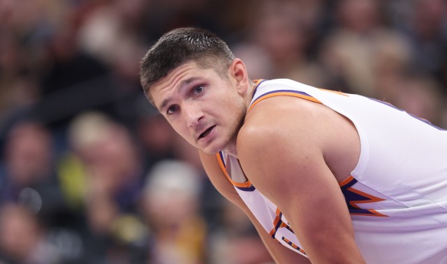 开云体育官方网-没有奇迹！太阳最后2秒后场发长传 阿伦翻身绝平三分没能命中