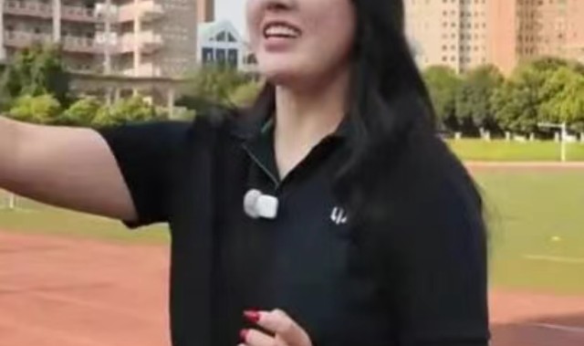 女老板“承诺送车”，“送或不送”总得给个交代 |新京报快评