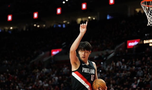 Kaiyun Sports-开云体育-徐静雨：正常轮换不上杨瀚森就是极其危险了 垃圾时间可不好打